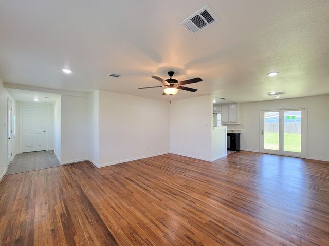 413 S Market Street, Brazoria, TX 77422