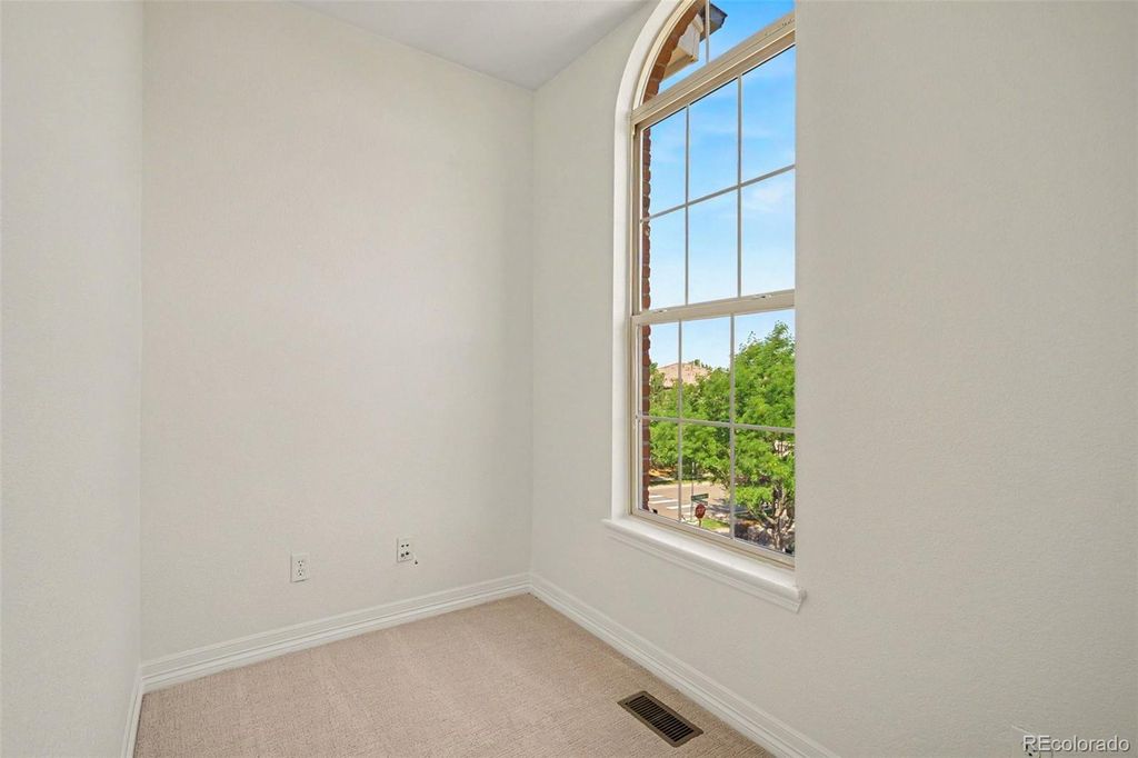 Image 19 of property listing at 9114 Kornbrust Drive, Lone Tree, CO 80124