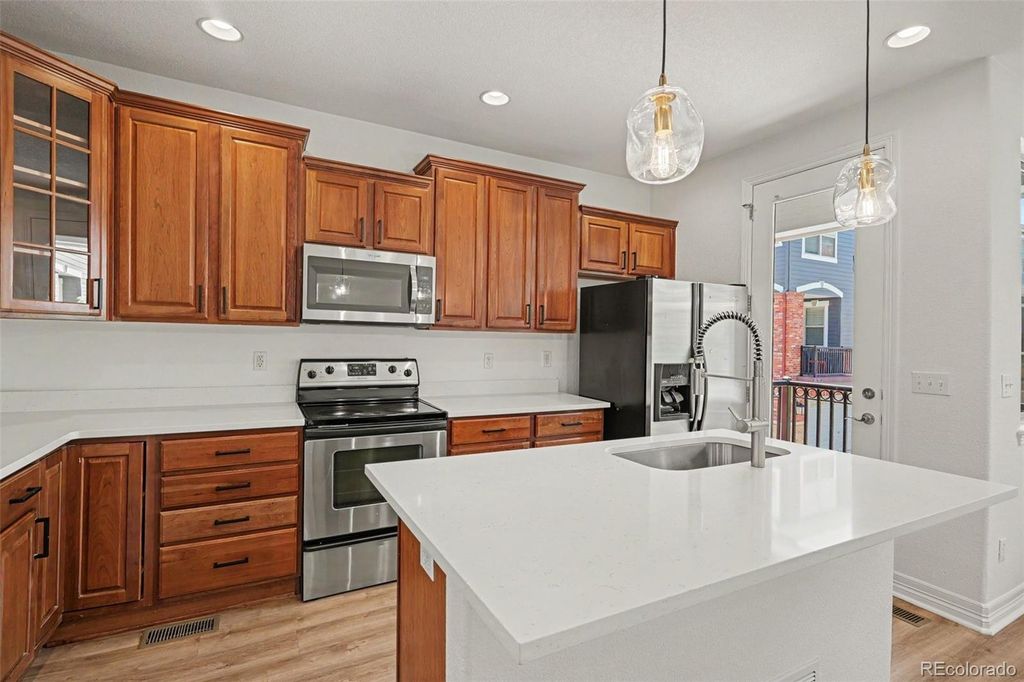 Image 7 of property listing at 9114 Kornbrust Drive, Lone Tree, CO 80124