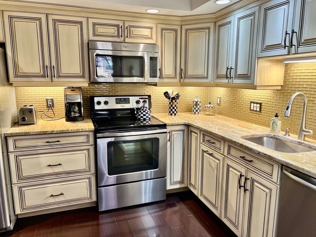 404 Paradise Road 1D, Swampscott, MA 01907