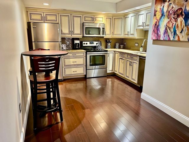 404 Paradise Road 1D, Swampscott, MA 01907