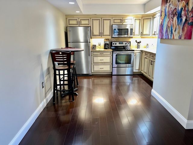 404 Paradise Road 1D, Swampscott, MA 01907