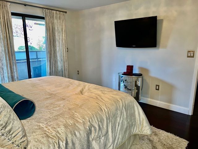 404 Paradise Road 1D, Swampscott, MA 01907