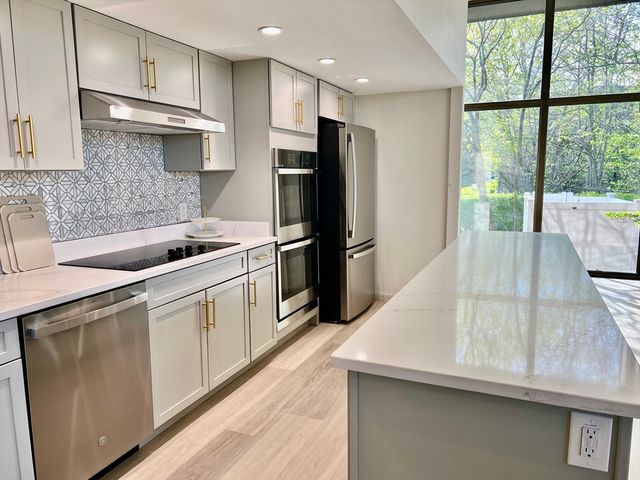 404 Paradise Road 1D, Swampscott, MA 01907