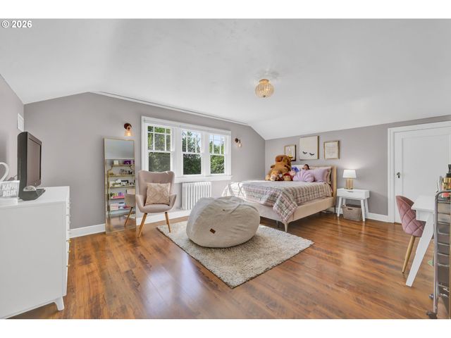 850 E BEACON Dr, Eugene, OR 97404