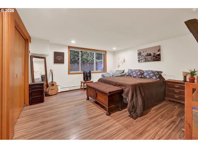 850 E BEACON Dr, Eugene, OR 97404