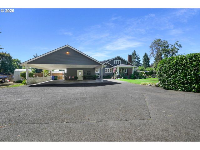 850 E BEACON Dr, Eugene, OR 97404