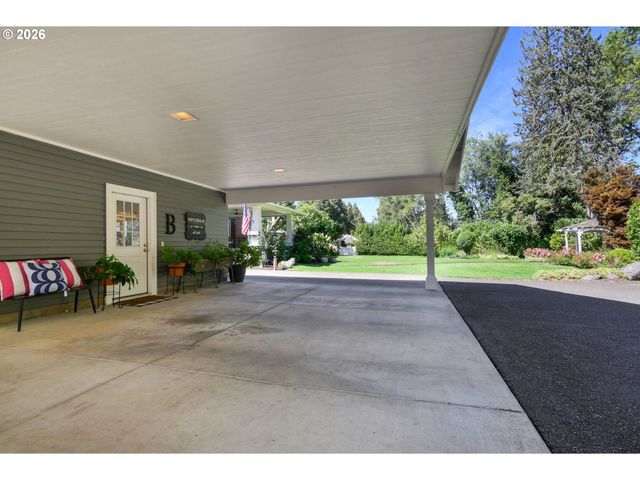 850 E BEACON Dr, Eugene, OR 97404