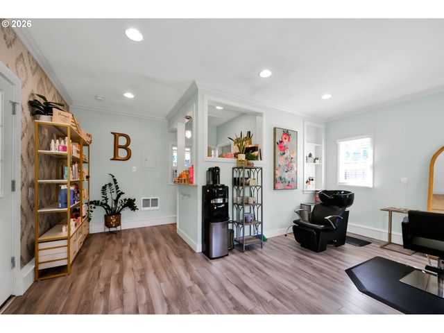 850 E BEACON Dr, Eugene, OR 97404