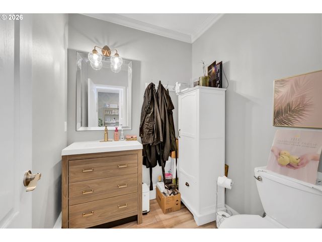 850 E BEACON Dr, Eugene, OR 97404