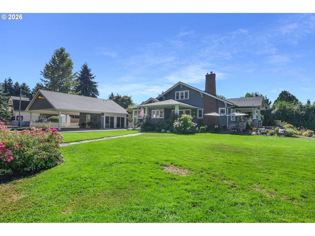 850 E BEACON Dr, Eugene, OR 97404