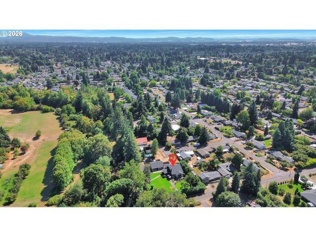 850 E BEACON Dr, Eugene, OR 97404