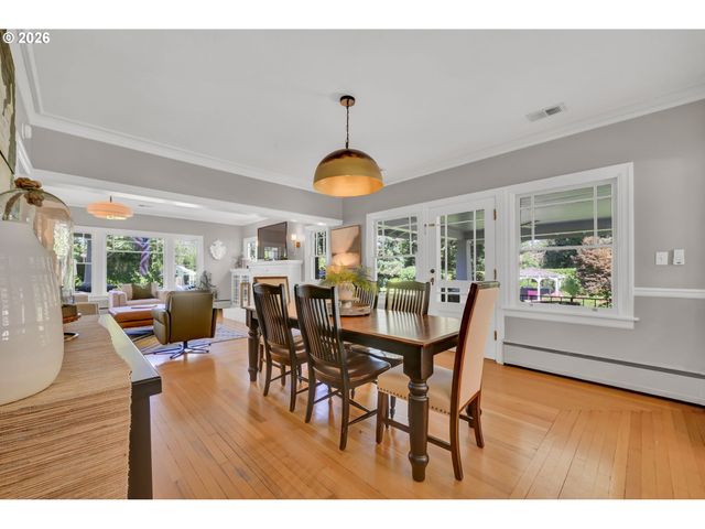 850 E BEACON Dr, Eugene, OR 97404