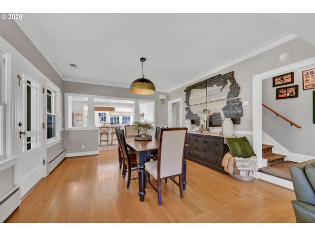 850 E BEACON Dr, Eugene, OR 97404