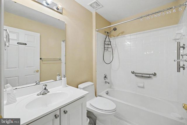 6727 HOLLY FARM LN, Warrenton, VA 20187