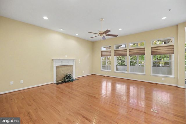 6727 HOLLY FARM LN, Warrenton, VA 20187