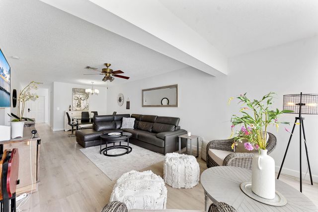 1110 Boxwood Drive 202, Delray Beach, FL 33445