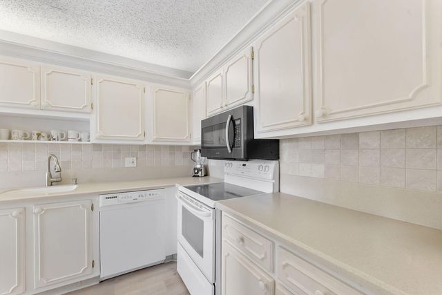 1110 Boxwood Drive 202, Delray Beach, FL 33445