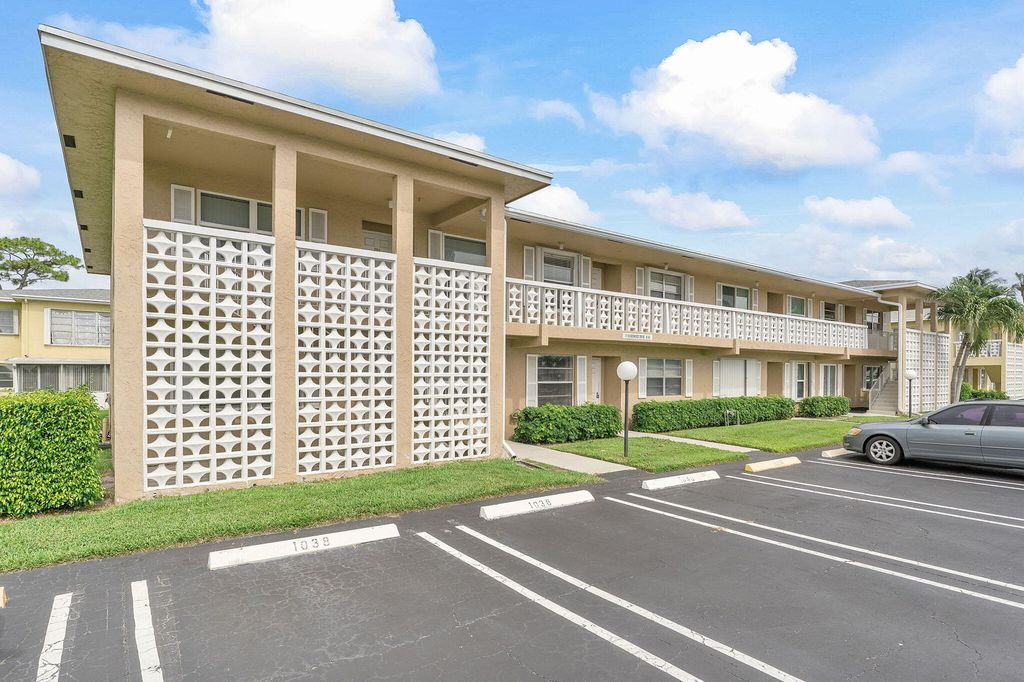 1110 Boxwood Drive 202, Delray Beach, FL 33445