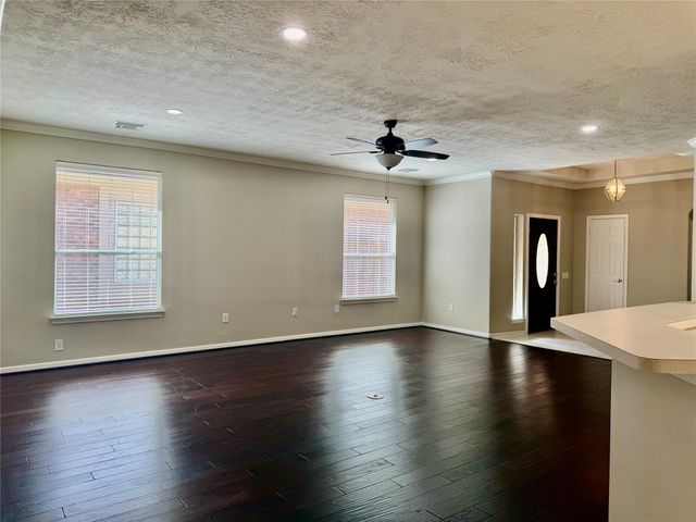 90 N Country Gate, Conroe, TX 77384