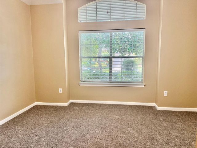 90 N Country Gate, Conroe, TX 77384