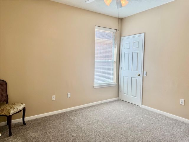 90 N Country Gate, Conroe, TX 77384