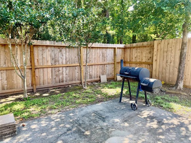90 N Country Gate, Conroe, TX 77384
