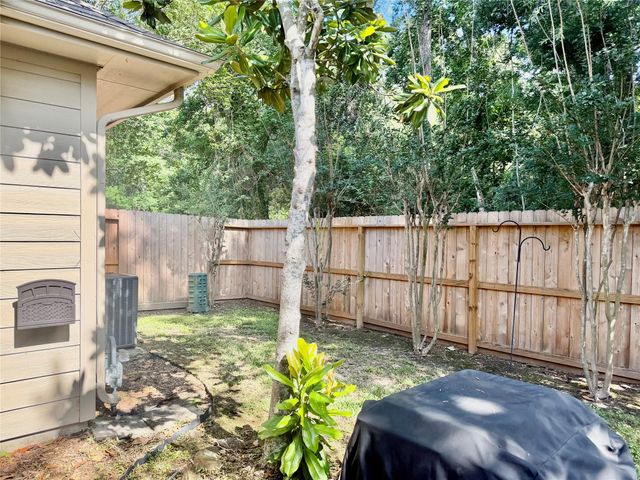 90 N Country Gate, Conroe, TX 77384