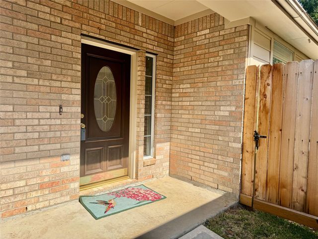90 N Country Gate, Conroe, TX 77384