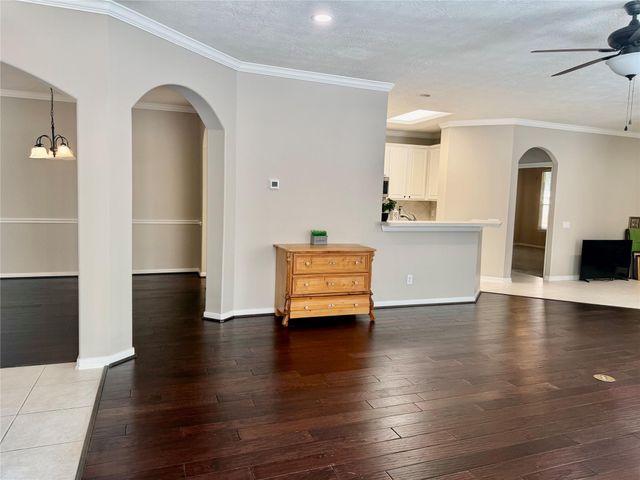 90 N Country Gate, Conroe, TX 77384