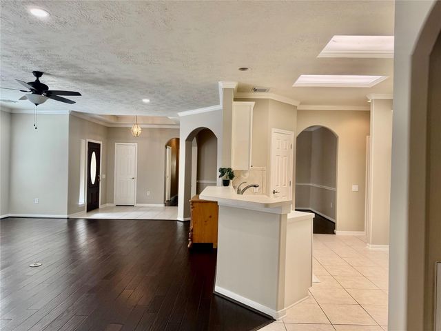 90 N Country Gate, Conroe, TX 77384