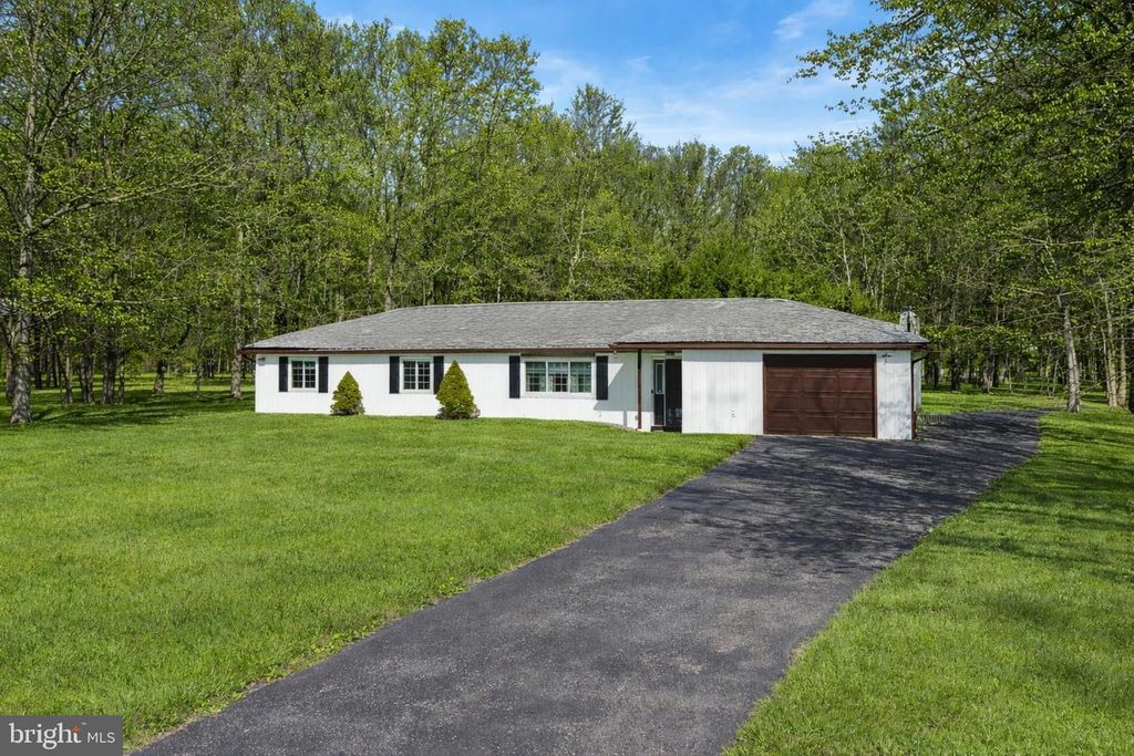 50 BUCKHILL RD, Albrightsville, PA 18210