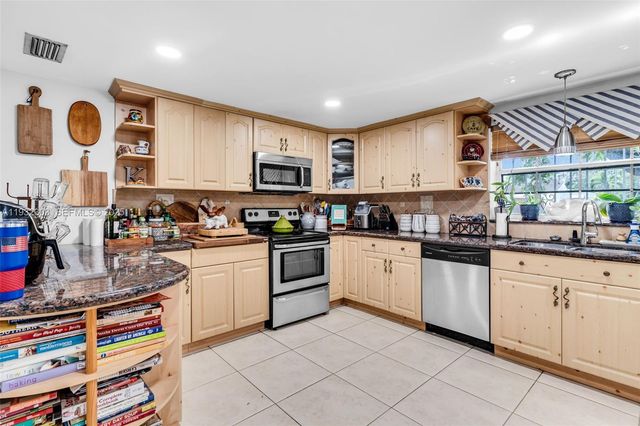 9981 SW 15th Ter, Miami, FL 33174