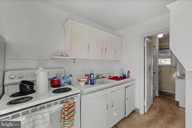 94 E BROWNING RD, Bellmawr, NJ 08031