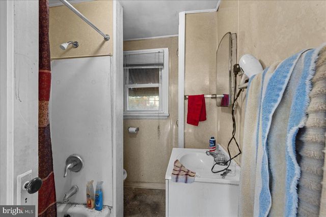 94 E BROWNING RD, Bellmawr, NJ 08031