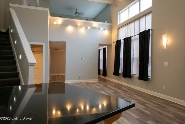 2415 Brownsboro Rd, Louisville, KY 40206