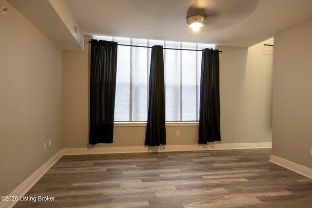 2415 Brownsboro Rd, Louisville, KY 40206