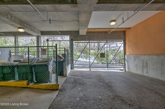 2415 Brownsboro Rd, Louisville, KY 40206