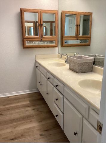 1518 E Ave J 12, Lancaster, CA 93535