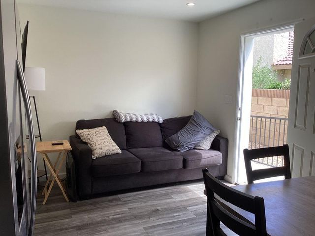 1518 E Ave J 12, Lancaster, CA 93535