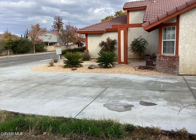 1518 E Ave J 12, Lancaster, CA 93535