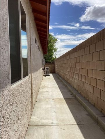 1518 E Ave J 12, Lancaster, CA 93535