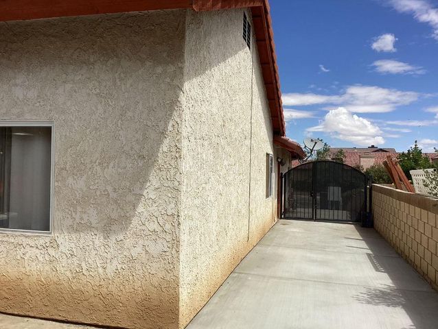 1518 E Ave J 12, Lancaster, CA 93535