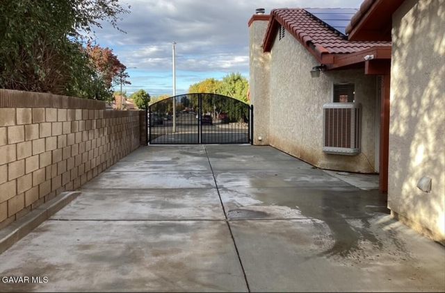 1518 E Ave J 12, Lancaster, CA 93535