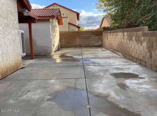 1518 E Ave J 12, Lancaster, CA 93535