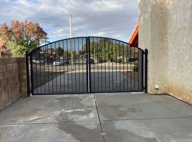 1518 E Ave J 12, Lancaster, CA 93535