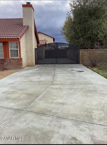 1518 E Ave J 12, Lancaster, CA 93535