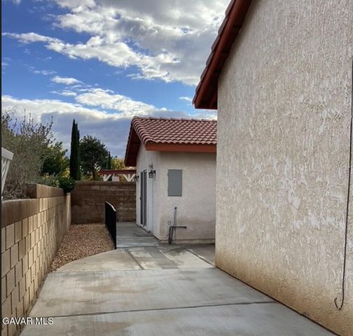 1518 E Ave J 12, Lancaster, CA 93535