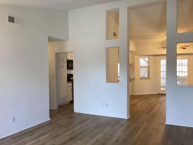 1518 E Ave J 12, Lancaster, CA 93535