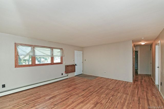 195 Mohawk Street, Ronkonkoma, NY 11779